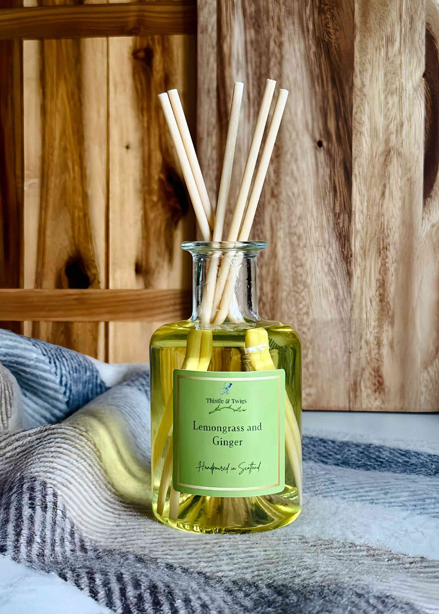 lemongrass-and-ginger-luxury-reed-diffuser-with-reeds